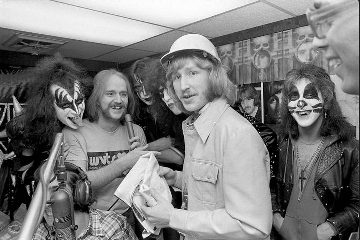 crosstown_traffic_kiss_bill_starkey crosstown_traffic_kiss_bill_starkey